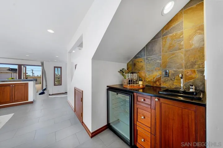 2049 Oxford, Encinitas, California 92007