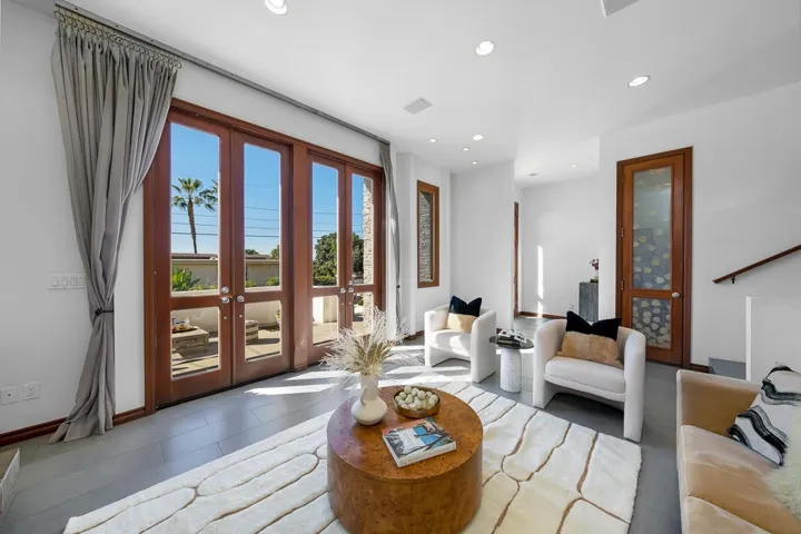 2049 Oxford, Encinitas, California 92007