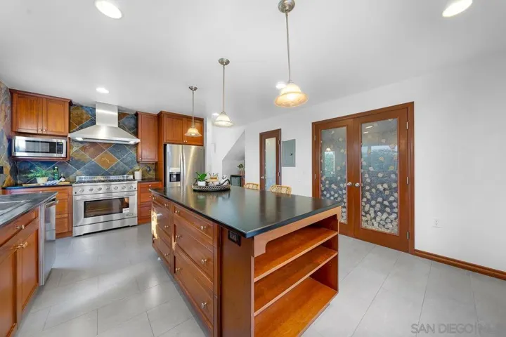 2049 Oxford, Encinitas, California 92007