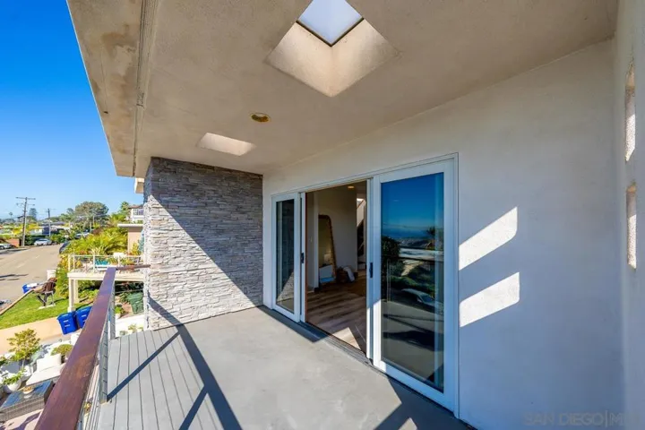 2049 Oxford, Encinitas, California 92007