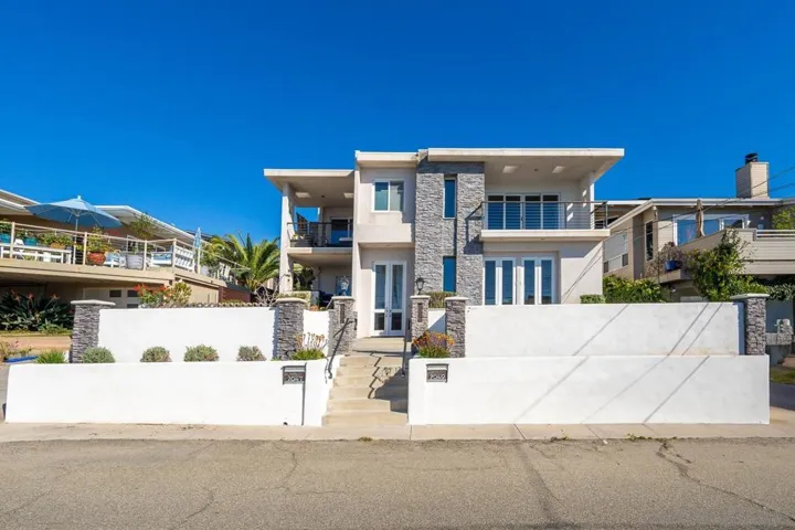 2049 Oxford, Encinitas, California 92007