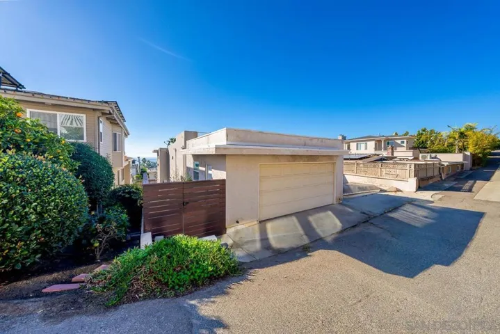 2049 Oxford, Encinitas, California 92007