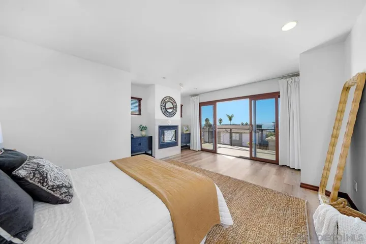 2049 Oxford, Encinitas, California 92007