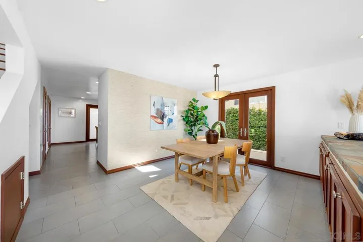 2049 Oxford, Encinitas, California 92007