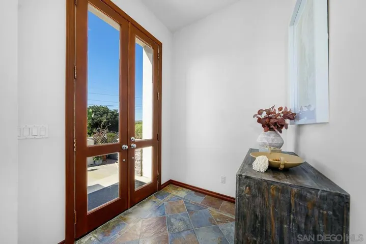 2049 Oxford, Encinitas, California 92007