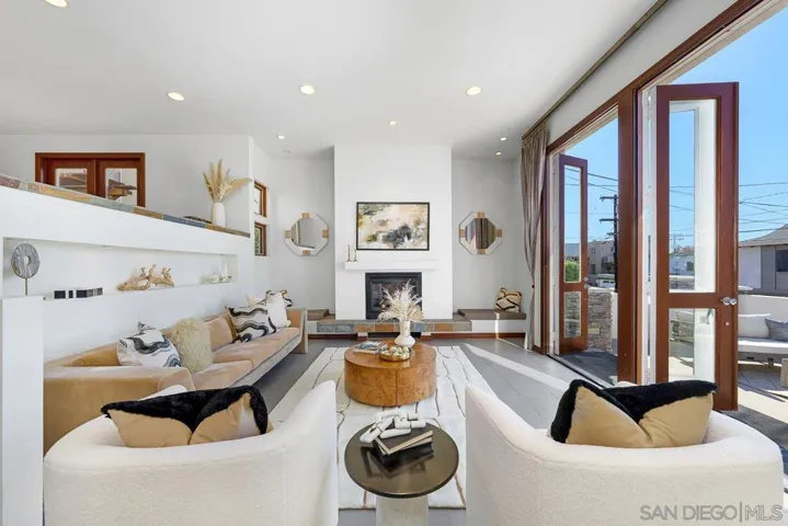 2049 Oxford, Encinitas, California 92007