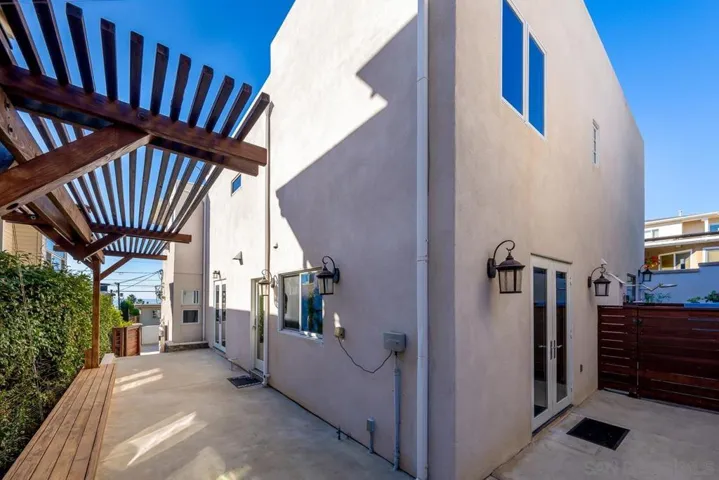 2049 Oxford, Encinitas, California 92007
