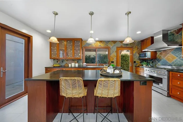 2049 Oxford, Encinitas, California 92007