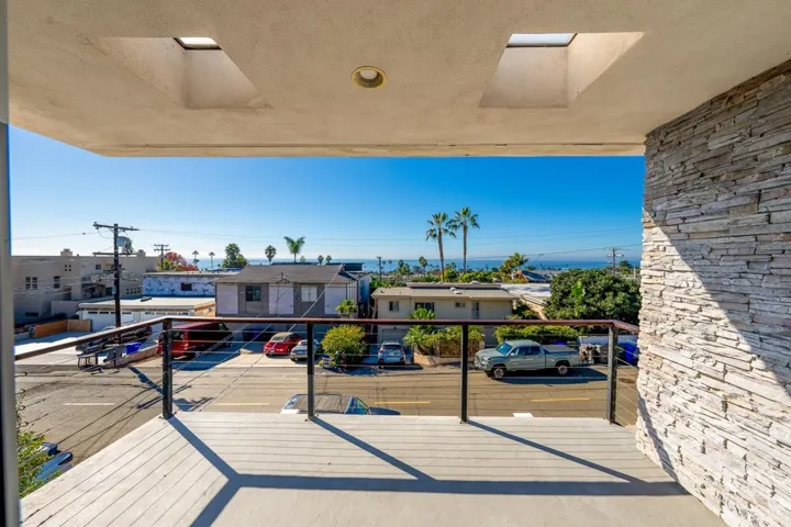2049 Oxford, Encinitas, California 92007