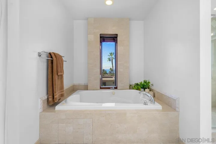2049 Oxford, Encinitas, California 92007