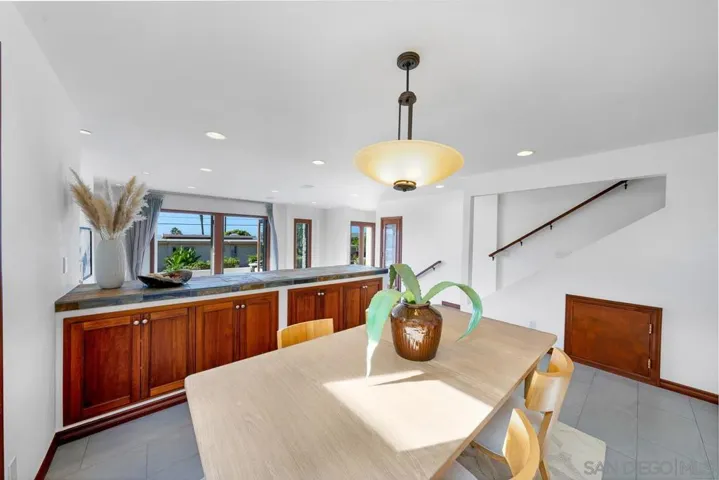 2049 Oxford, Encinitas, California 92007