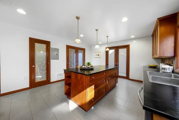 2049 Oxford, Encinitas, California 92007