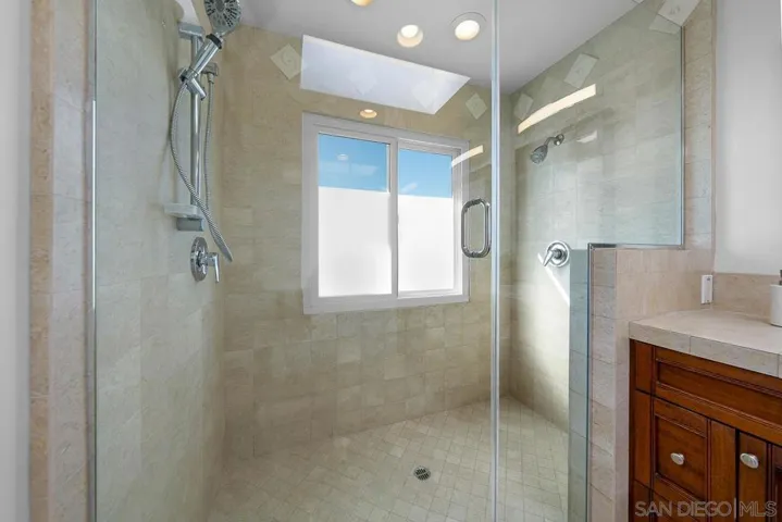 2049 Oxford, Encinitas, California 92007