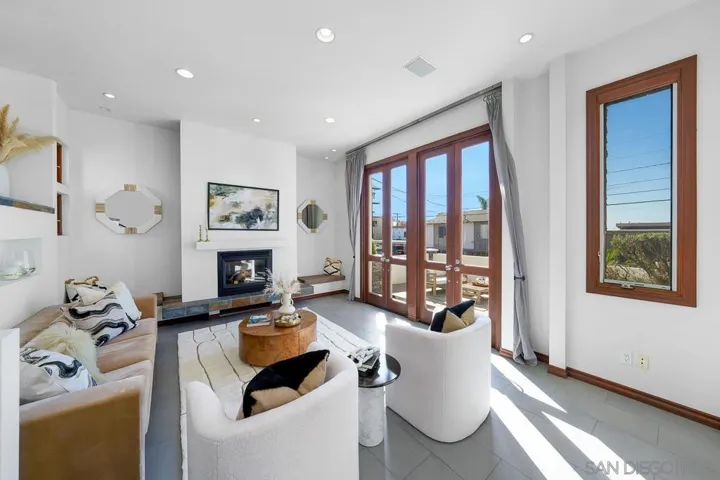 2049 Oxford, Encinitas, California 92007