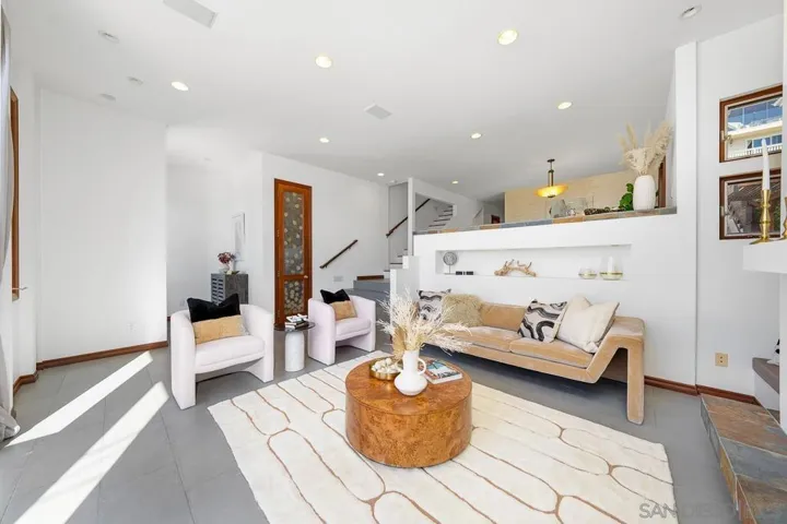 2049 Oxford, Encinitas, California 92007