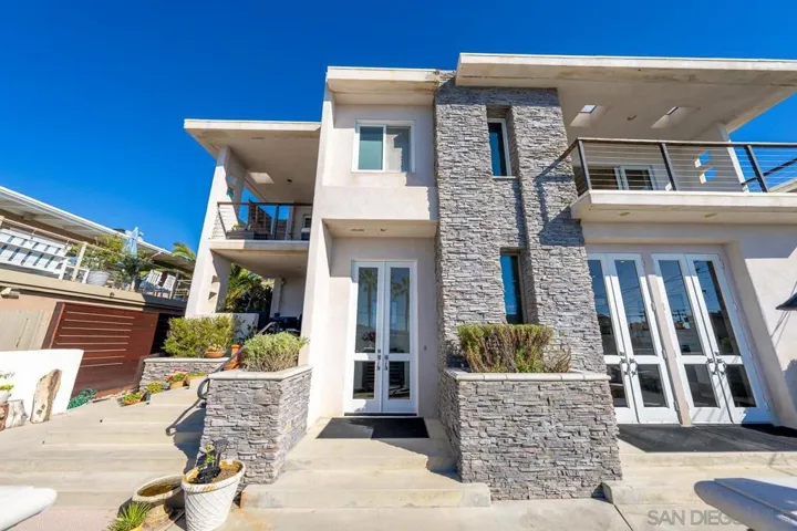 2049 Oxford, Encinitas, California 92007