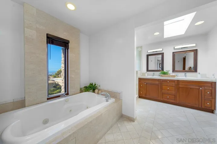 2049 Oxford, Encinitas, California 92007