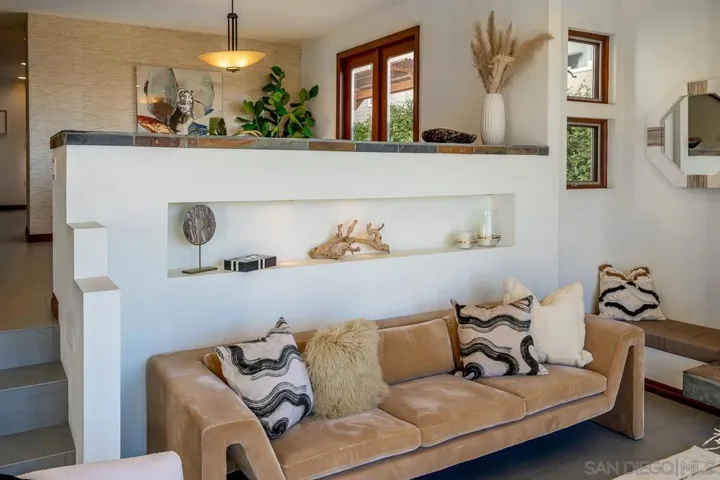 2049 Oxford, Encinitas, California 92007