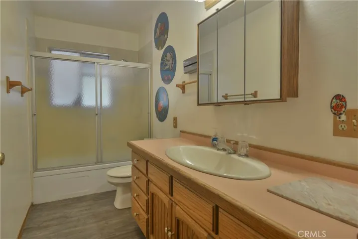 Large full Bath