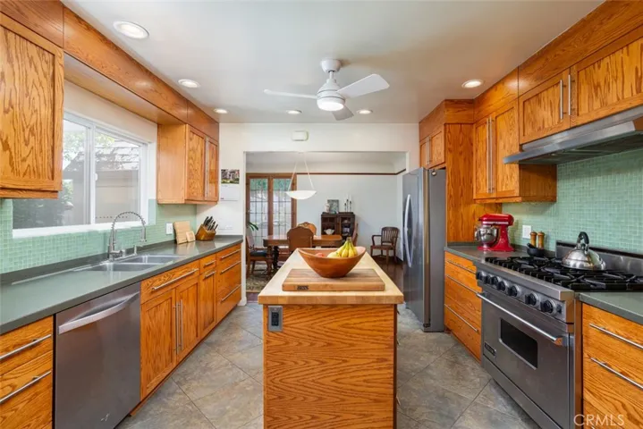 3706 Rose Avenue, Long Beach, California 90807