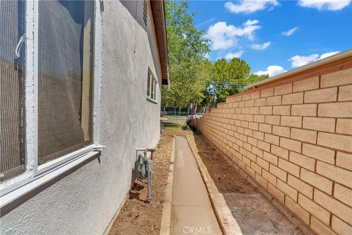452 E Kettering Street, Lancaster, California 93535