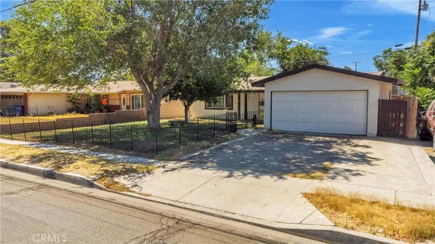 452 E Kettering Street, Lancaster, California 93535