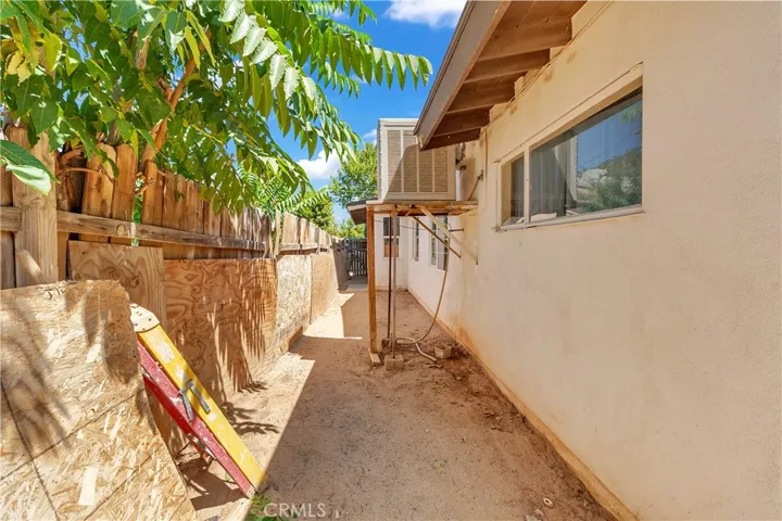 452 E Kettering Street, Lancaster, California 93535