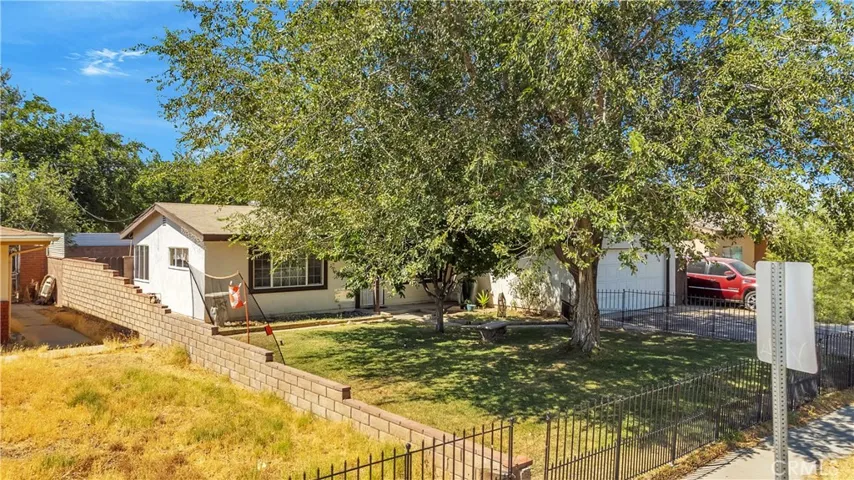 452 E Kettering Street, Lancaster, California 93535