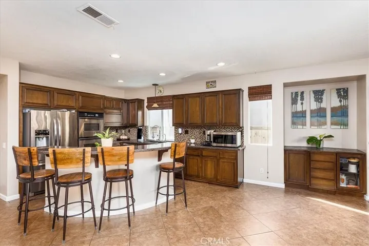 Large island in Kitchen