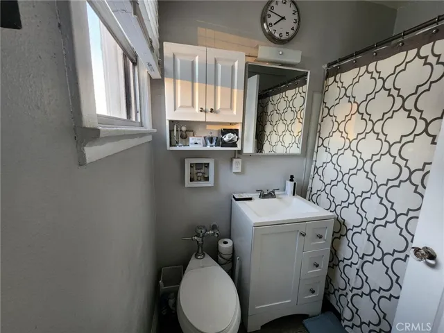 up graded bathroom with tub/shower combo.