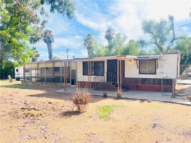1099 W 7th Street, Perris, California 92570