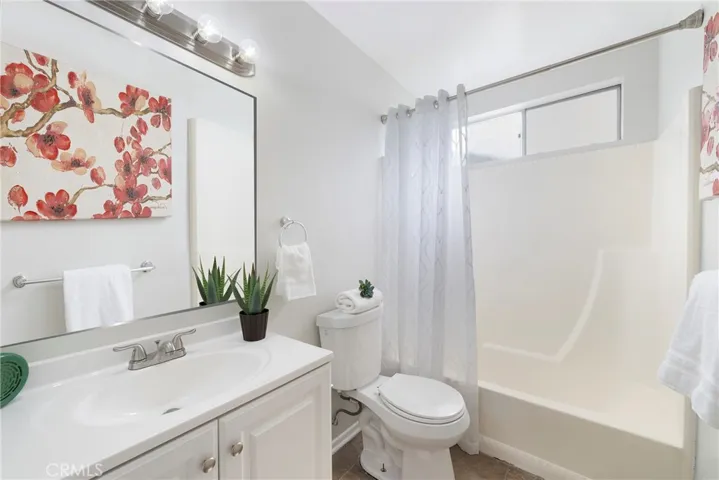 Mirror Virtually Staged