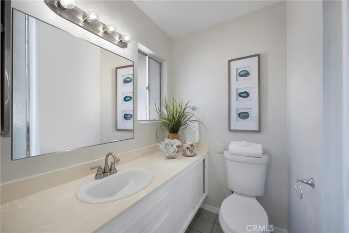 Mirror Virtually Staged