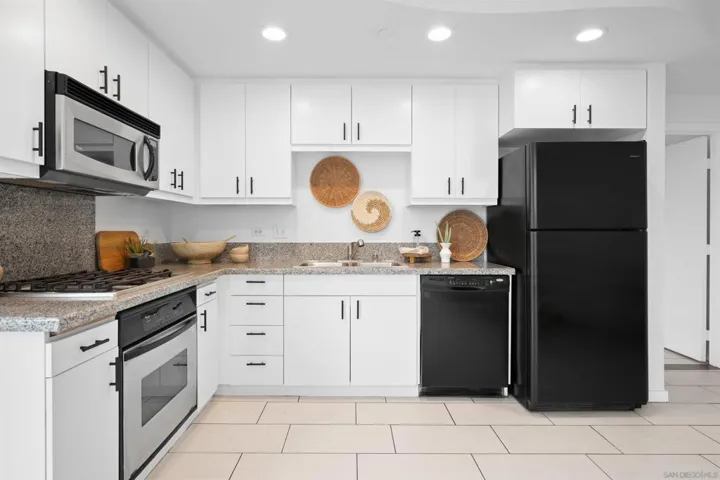 550 15th St 305, San Diego, California 92101