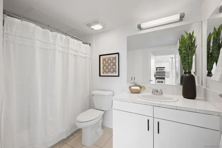 550 15th St 305, San Diego, California 92101