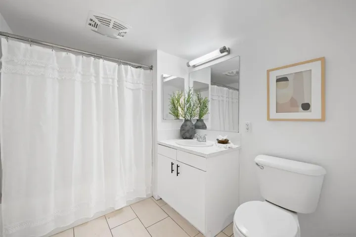 550 15th St 305, San Diego, California 92101