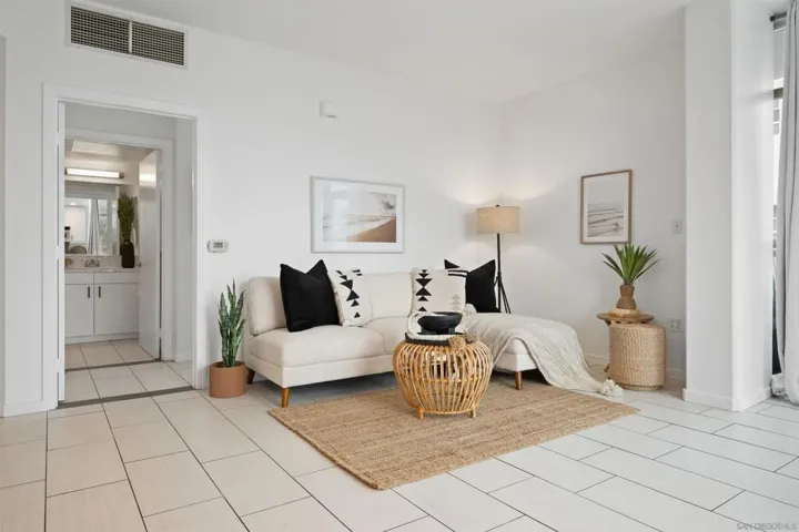 550 15th St 305, San Diego, California 92101