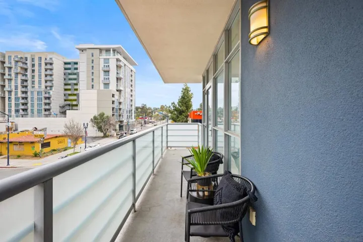 550 15th St 305, San Diego, California 92101