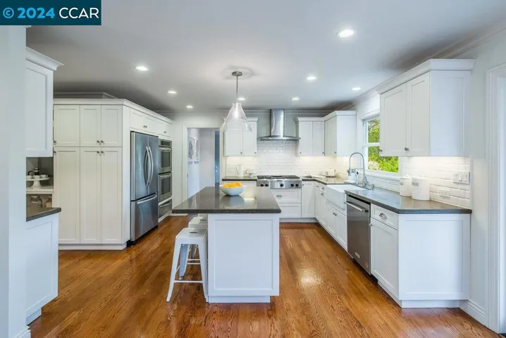 6 Lloyd Lane, Orinda, California 94563