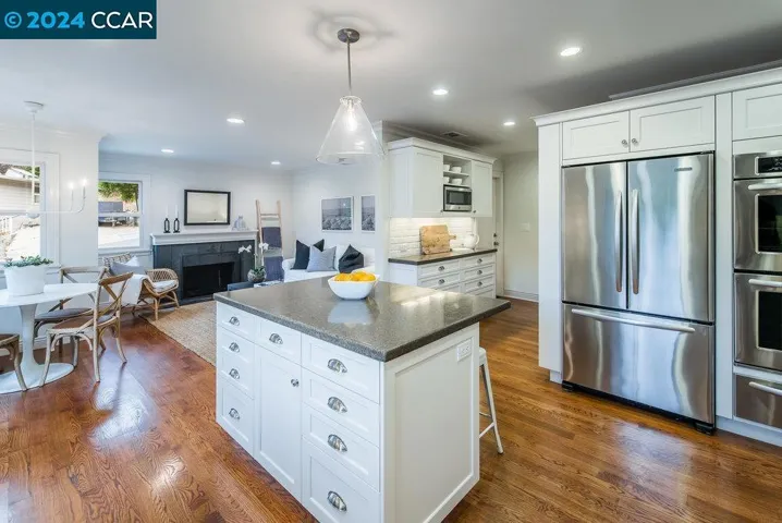 6 Lloyd Lane, Orinda, California 94563