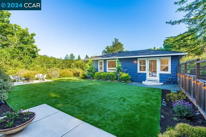 6 Lloyd Lane, Orinda, California 94563