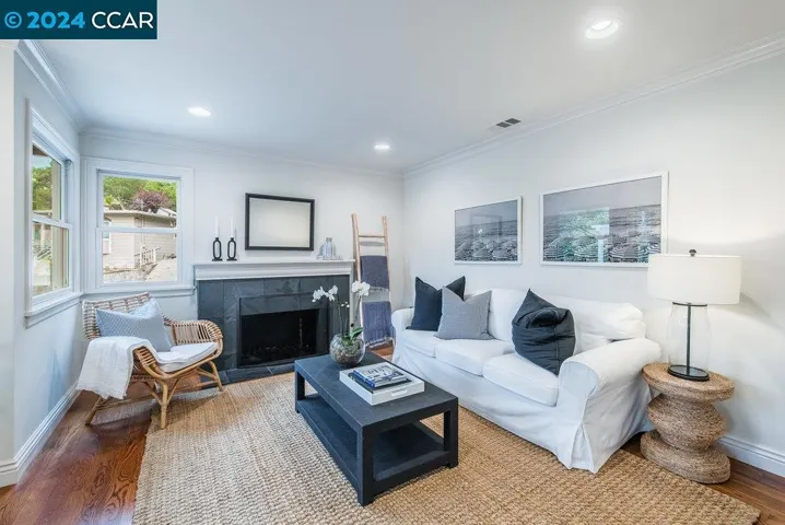 6 Lloyd Lane, Orinda, California 94563