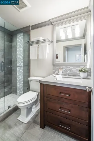 6 Lloyd Lane, Orinda, California 94563