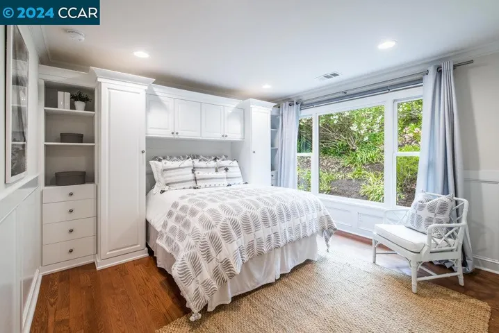 6 Lloyd Lane, Orinda, California 94563