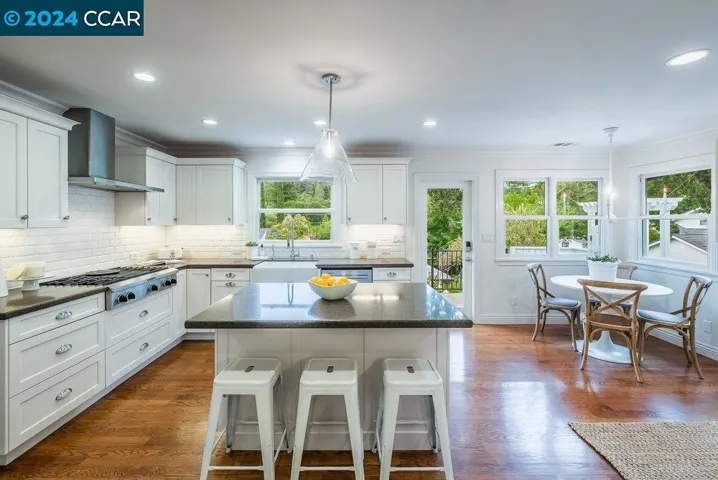 6 Lloyd Lane, Orinda, California 94563