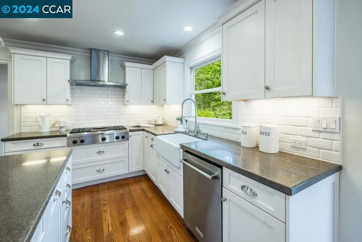 6 Lloyd Lane, Orinda, California 94563