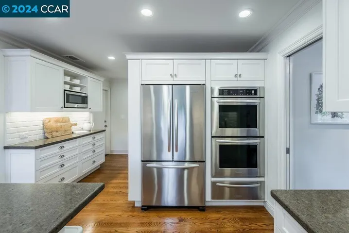 6 Lloyd Lane, Orinda, California 94563
