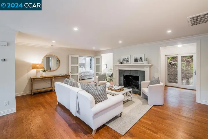 6 Lloyd Lane, Orinda, California 94563