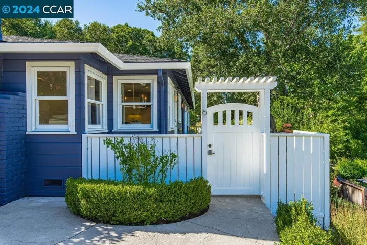 6 Lloyd Lane, Orinda, California 94563