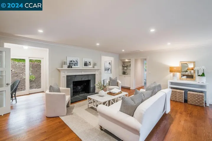 6 Lloyd Lane, Orinda, California 94563